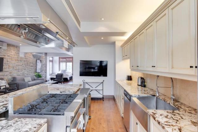 Апартаменты Lofts De La Petite Italie Монреаль Экстерьер фото