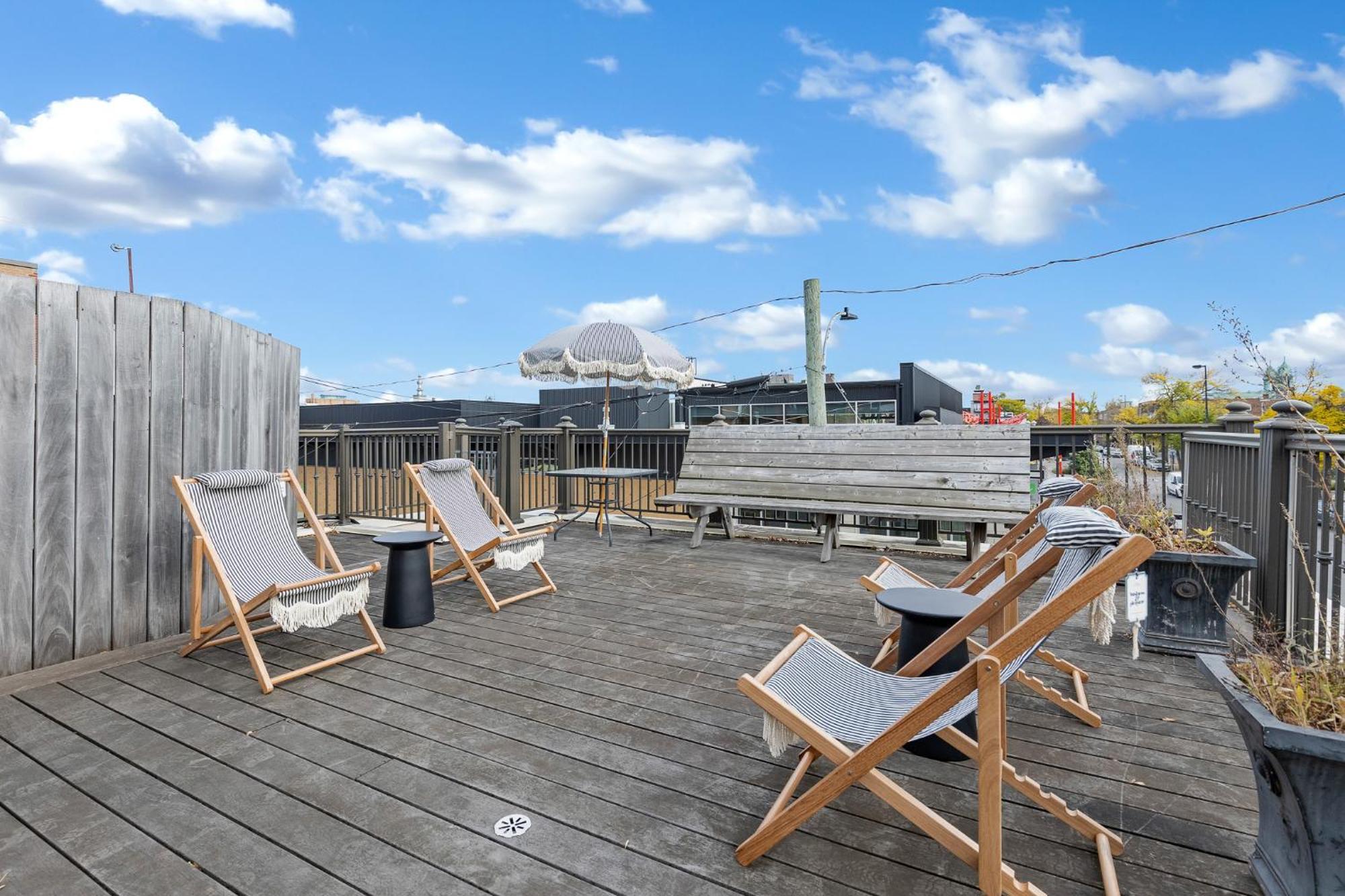 Апартаменты Lofts De La Petite Italie Монреаль Экстерьер фото