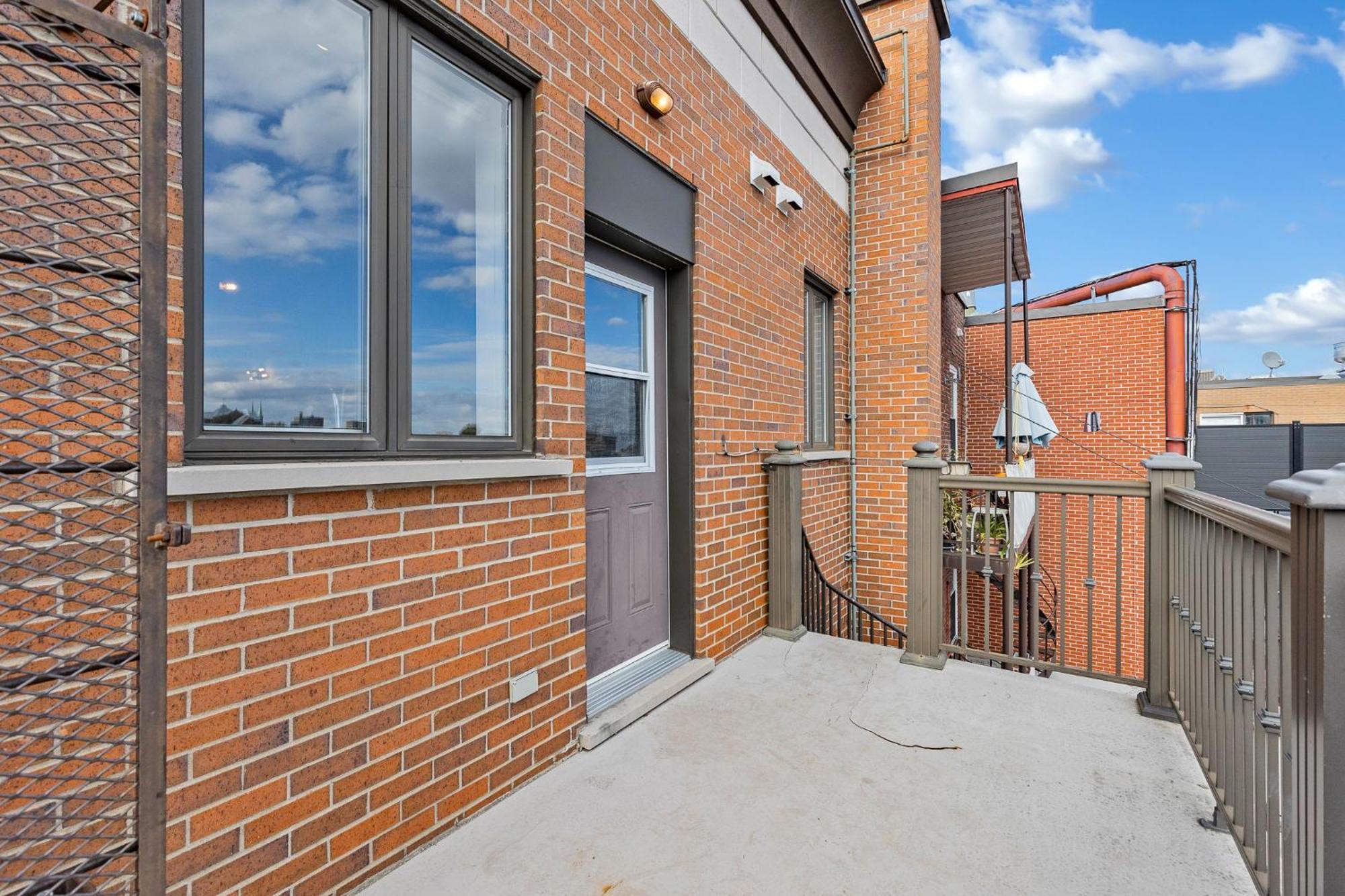 Апартаменты Lofts De La Petite Italie Монреаль Экстерьер фото