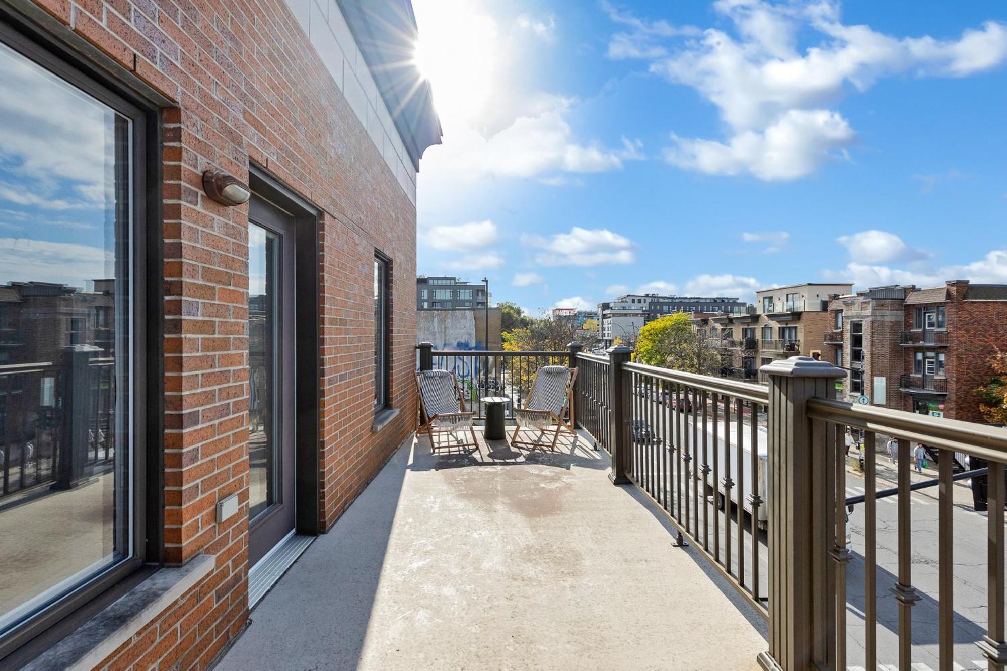 Апартаменты Lofts De La Petite Italie Монреаль Экстерьер фото