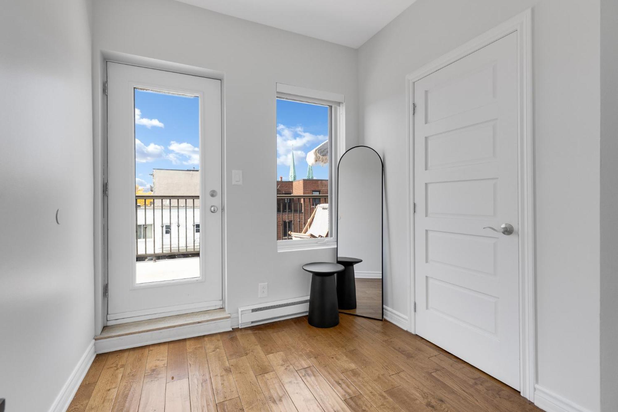Апартаменты Lofts De La Petite Italie Монреаль Экстерьер фото