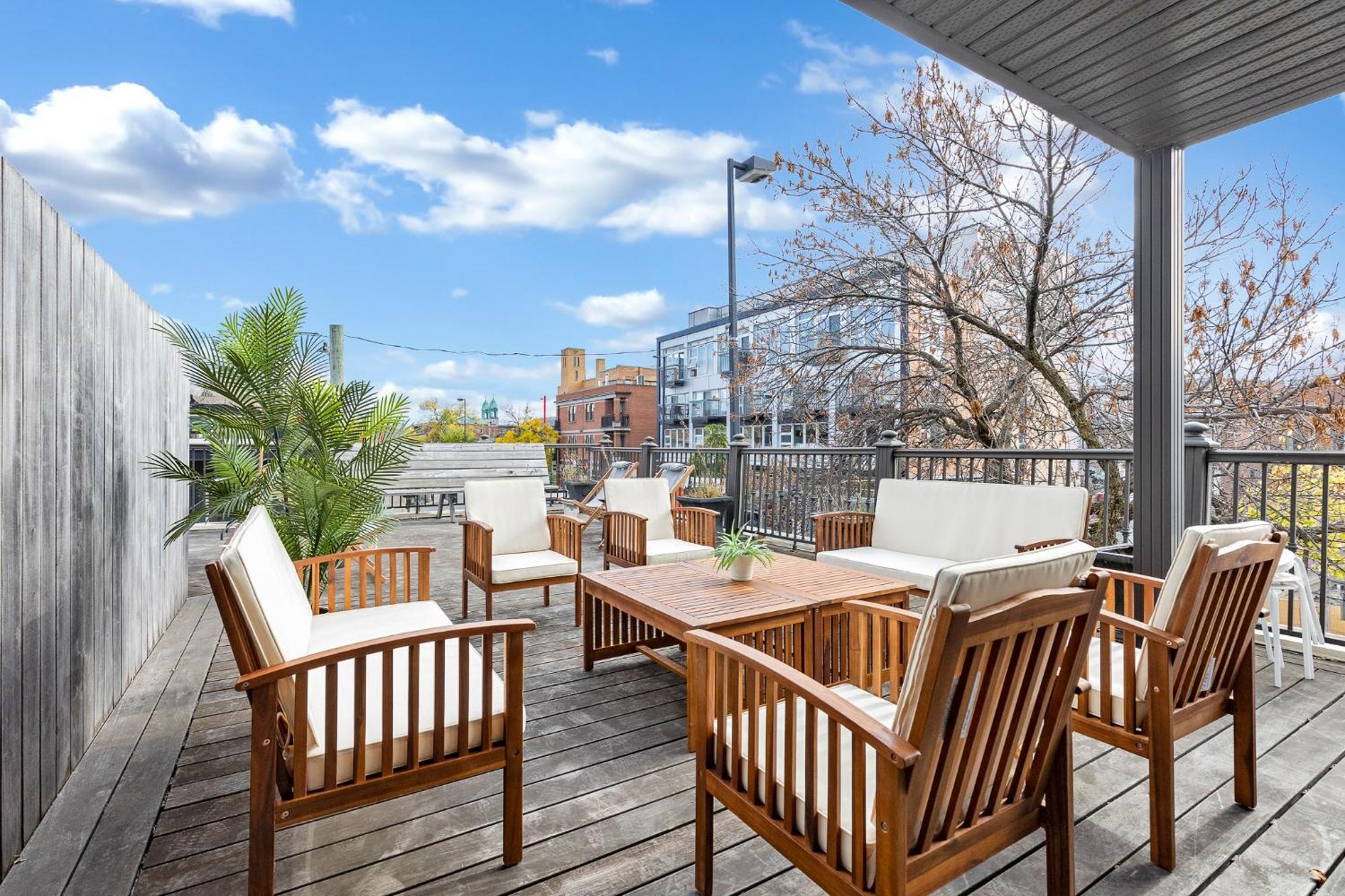 Апартаменты Lofts De La Petite Italie Монреаль Экстерьер фото
