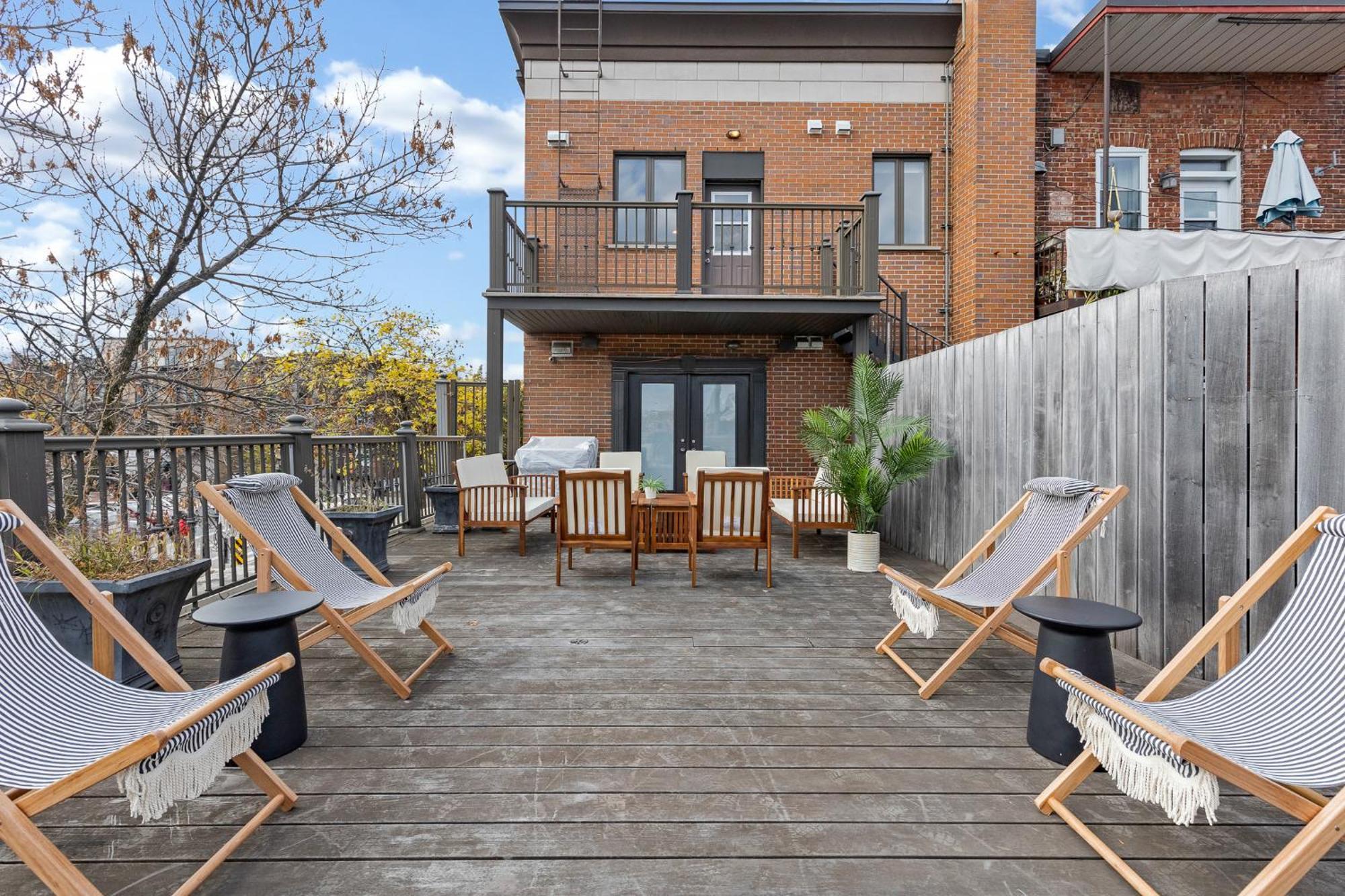 Апартаменты Lofts De La Petite Italie Монреаль Экстерьер фото